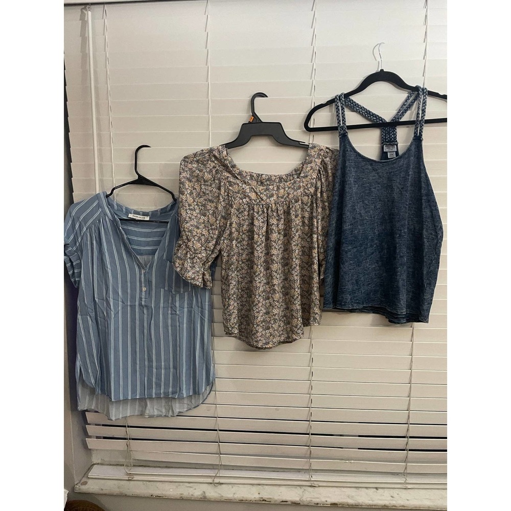 Bundle women shirts medium